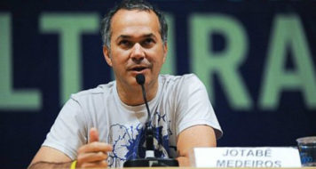 O jornalista Jotabê Medeiros participou do debate sobre a crise da indústria fonográfica (Foto Daniel Deak)