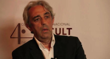 O poeta Juan Barja, durante o 4° Congresso Internacional de Jornalismo Cultural (Foto: TV Revista CULT)