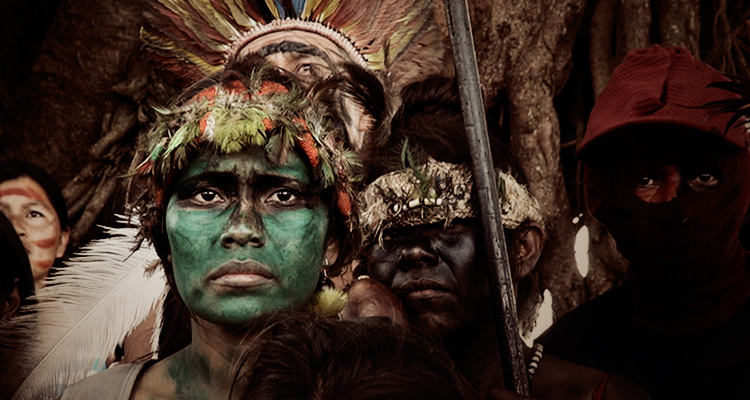 ‘Há uma guerra declarada aos territórios indígenas no Brasil’, diz documentarista
