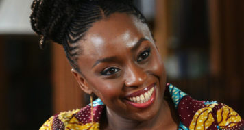 A escritora nigeriana Chimamanda Ngozi Adichie (Divulgação)