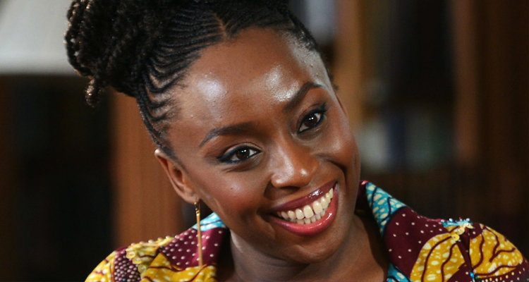Leia trecho de ‘A cela um’, conto de Chimamanda Ngozi Adichie recém-lançado no Brasil