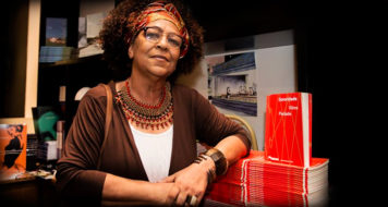 A escritora Vilma Piedade durante lançamento de Dororidade na Blooks Livraria