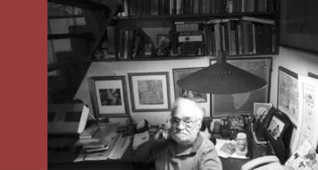 Benedito Nunes em seu pequeno escritório-biblioteca, repleto de livros e fotografias (Foto Paula Sampaio)