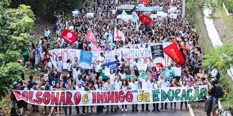 A universidade punida por crime de não adesão à ideologia dominante