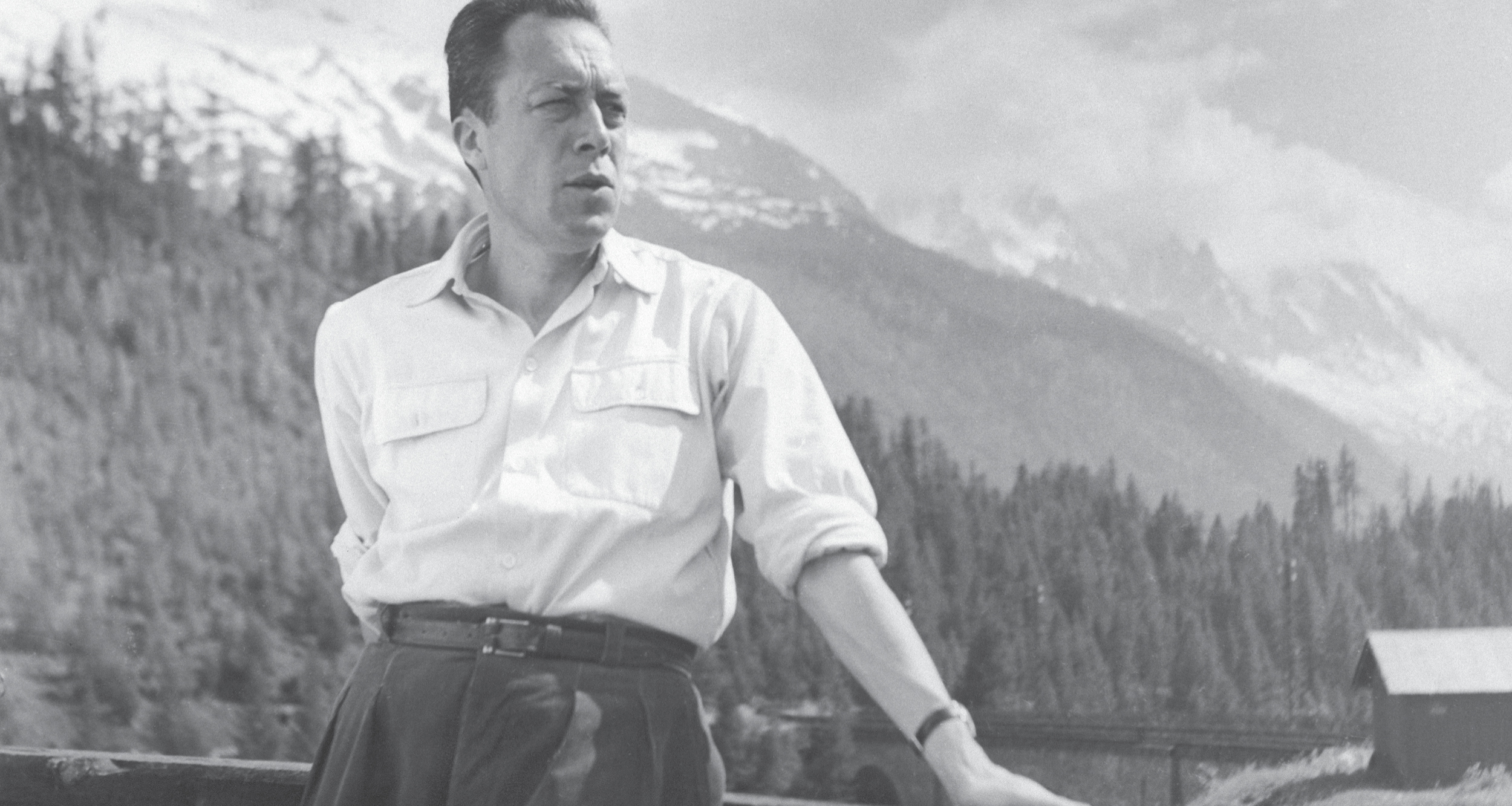 Camus em Mont-Roch, nos arredores de Chamonix, alpes franceses, em 1956