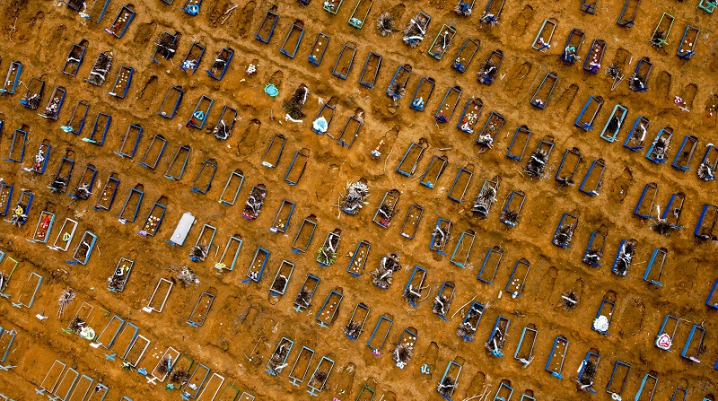 Manaus AM 15.05.20 Sepultamentos no Cemitério Nossa Senhora Aparecida. causado pela Pandemia do Covid-19 Foto: Alex Pazuello/Semcom