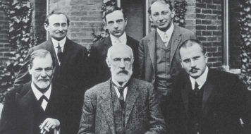 Sigmund Freud, Stanley Hall, Carl Gustav Jung, Abraham Brill, Ernest Jones, Sandor Ferenczi, na Universidade de Clark, em Massachusetts