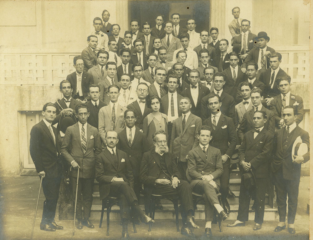 Foto da turma de formandos de Nise da Universidade de Medicina da Bahia, em1926