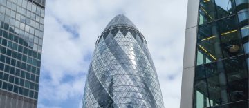 O edifício Gherkin, no distrito financeiro de Londres (Georg Eiermann/Unsplash)