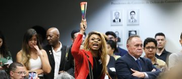 Protesto em comissão da Câmara dos Deputados que aprovou a tramitação do fim do casamento homoafetivo, em outubro de 2023 (Lula Marques/Agência Brasil)