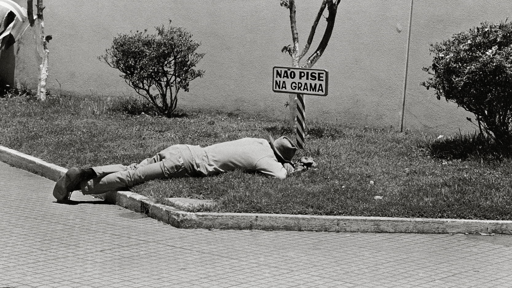 Não pise na grama, Mercado, Campos do Jordão, 1973 Acervo Instituto Moreira Salles / Arquivo Stefania Bril