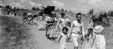 Caravana de mulheres e crianças palestinas durante a Nakba, em 1948, quando centenas de milhares de residentes da Palestina foram forçados a deixar suas casas (Wikimedia Commons)