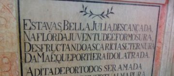 Poema sobre a morte de Júlia Clara Fetal na Igreja da Graça, em Salvador, onde estão seus restos mortais (Wikimedia Commons)